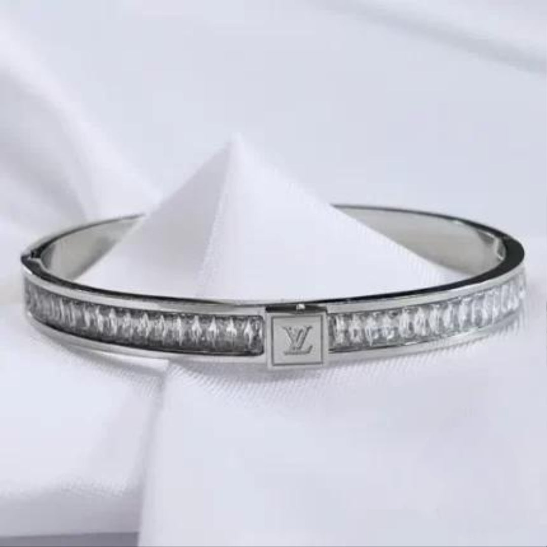 اسوارة انيقة ستانليس ستيل ثقيل بشعار LV