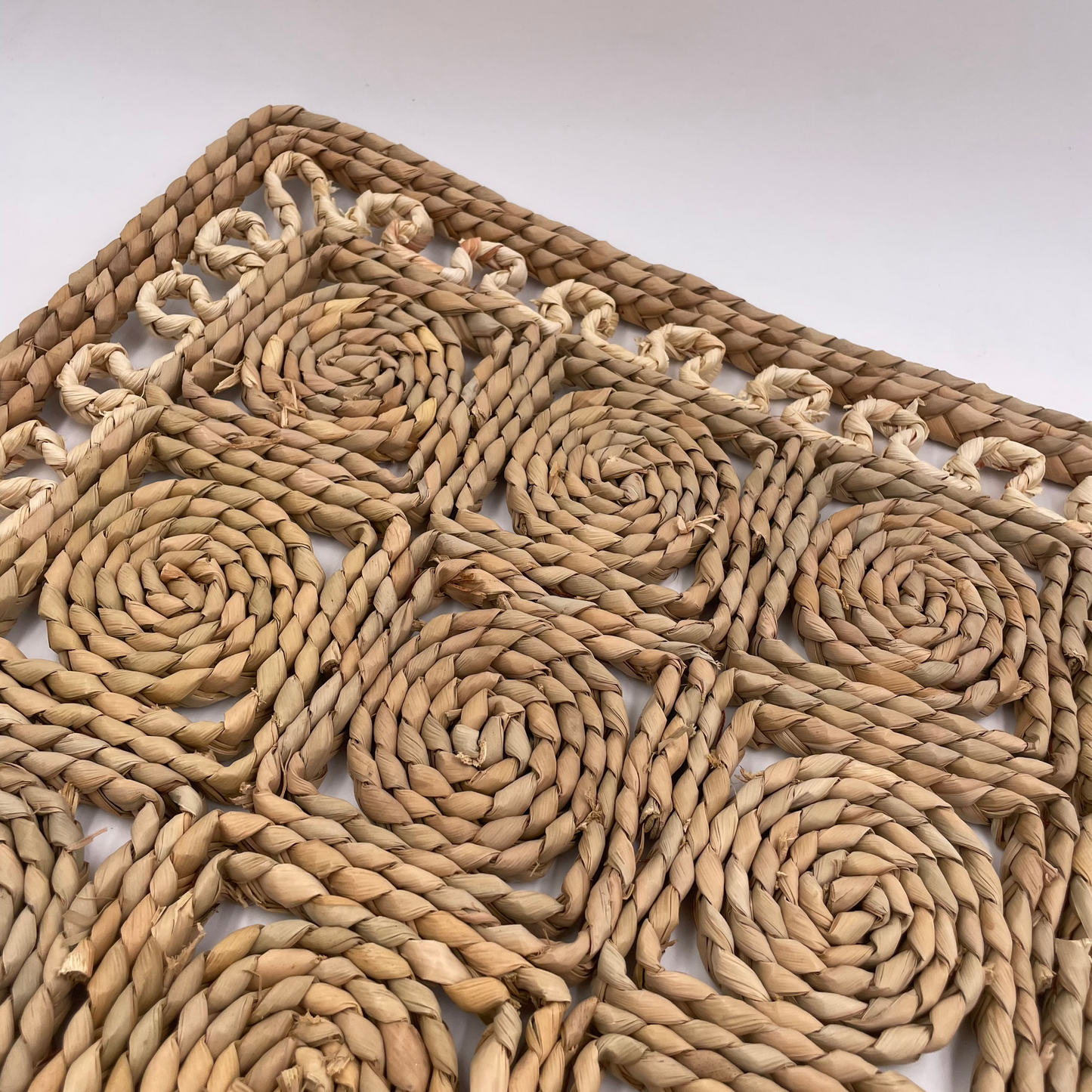 سجادة طبيعية منسوج من الجوت بتصميم حلزوني