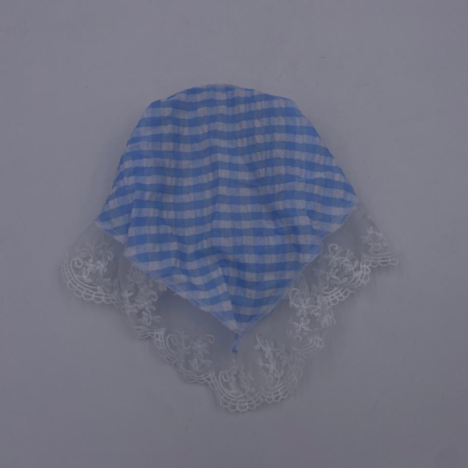 باندانا مربعة بنقشة مربعات مع دانتيل