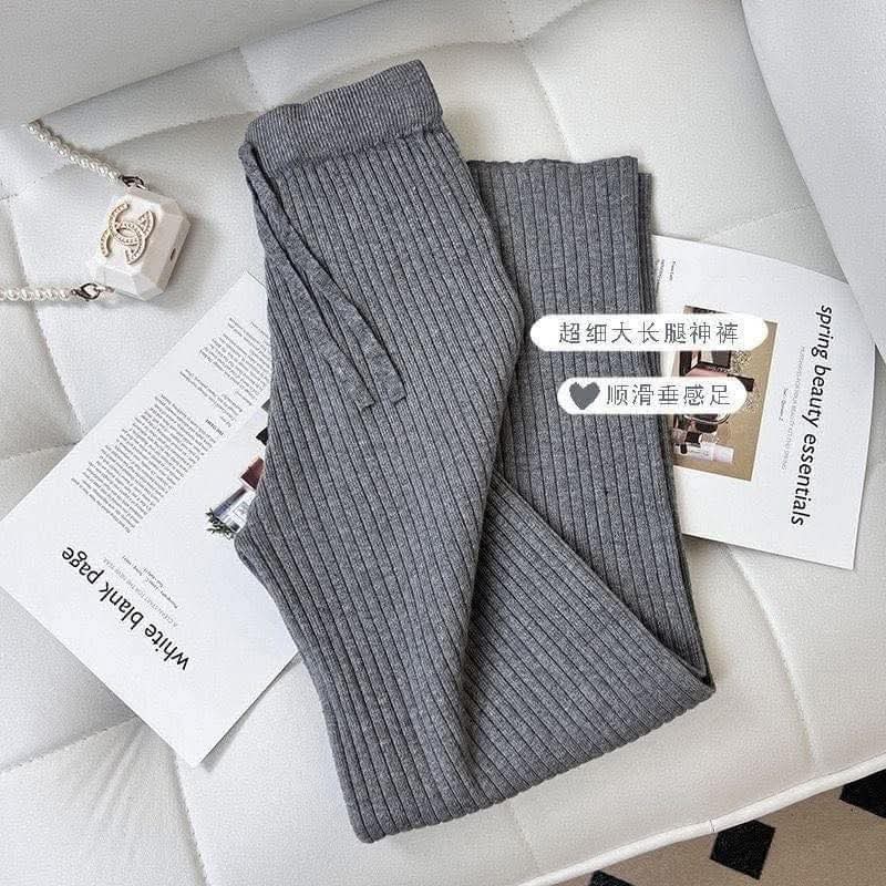 بنطلون صوف واسع (Knit) بخصر مرتفع ومضلع