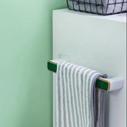 حامل أحذية/مناشف يثبت على الحائط ذاتي اللصق