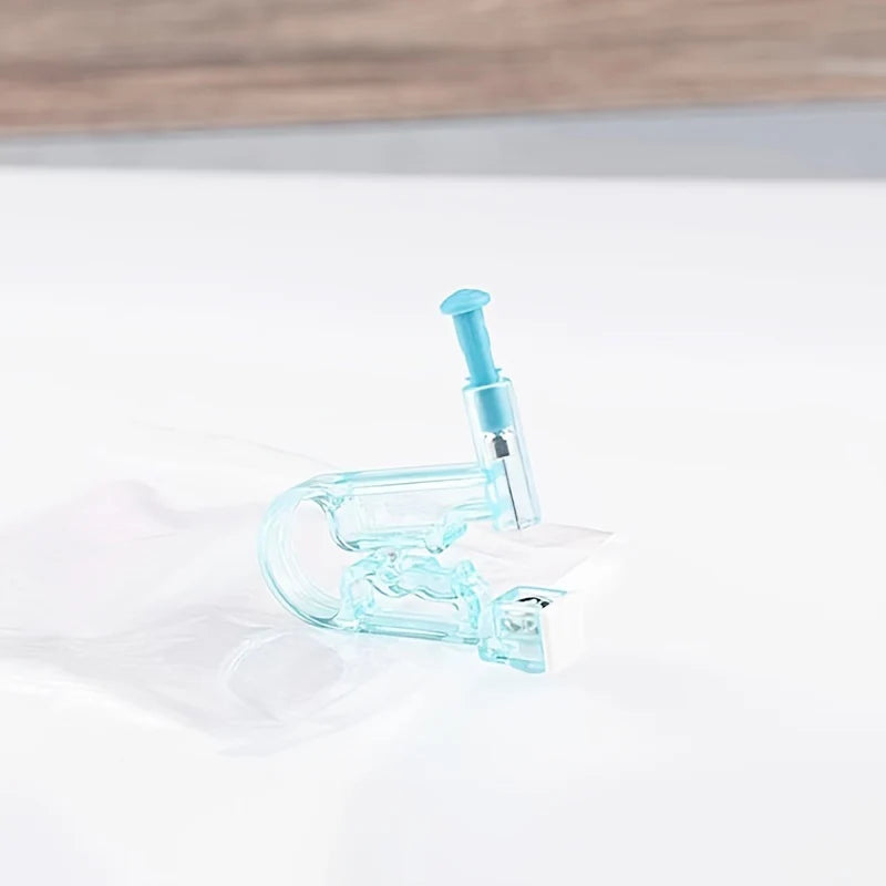 اداة بسيطة لثقب الأذن