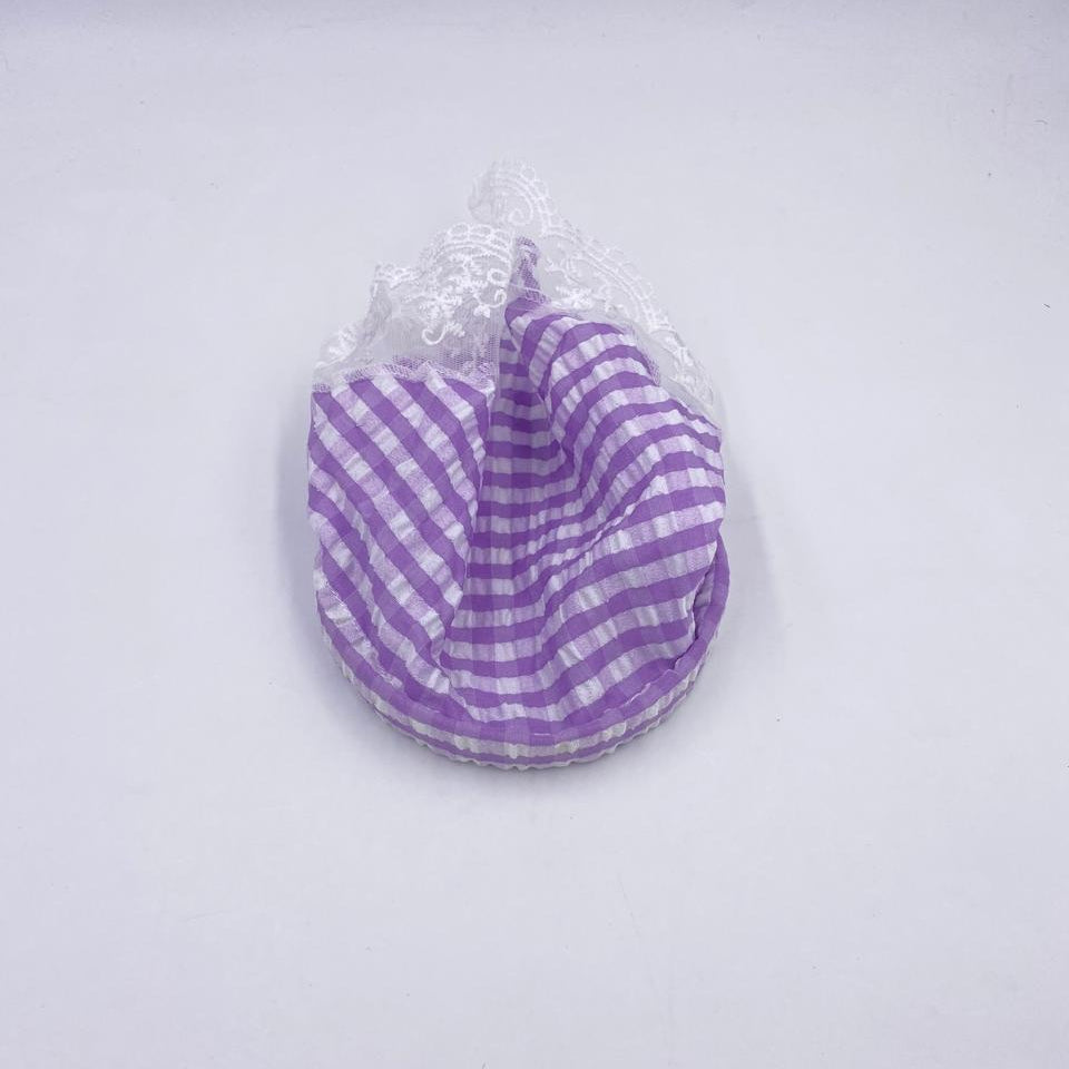 باندانا مربعة بنقشة مربعات مع دانتيل