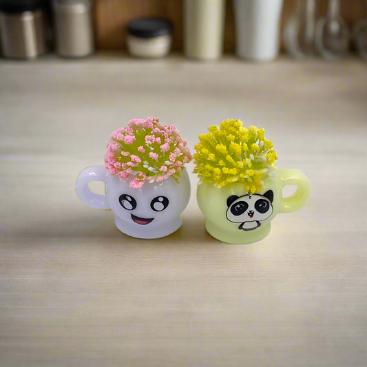 ورد صناعي صغير بتصميم كوب لطيف
