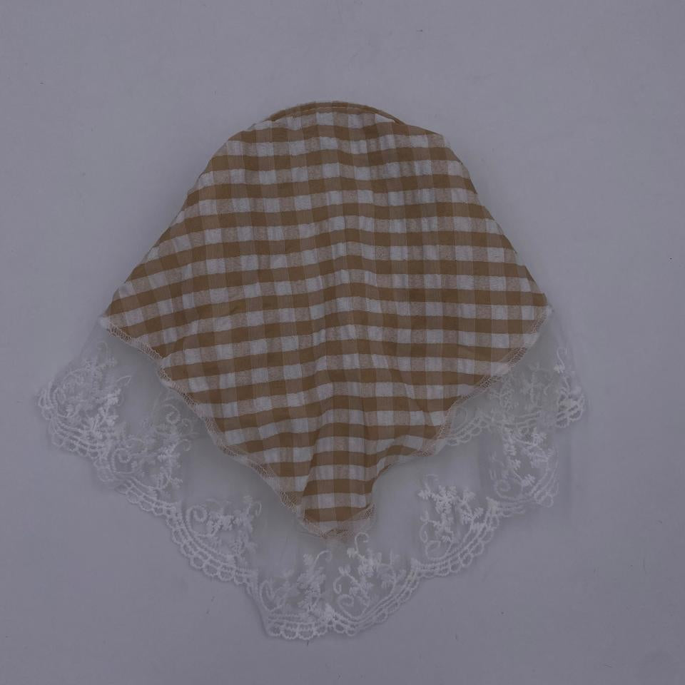 باندانا مربعة بنقشة مربعات مع دانتيل