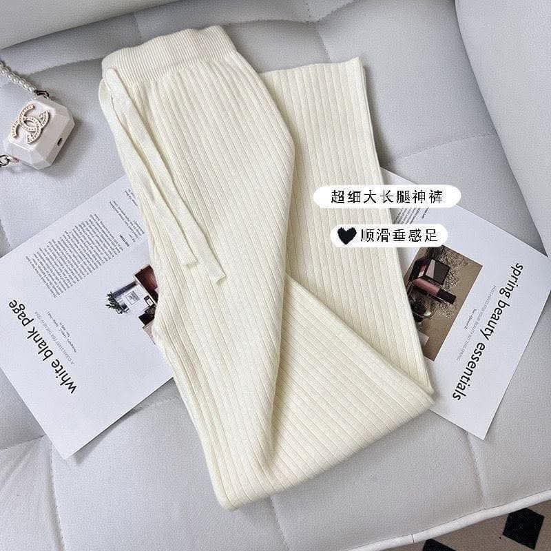 بنطلون صوف واسع (Knit) بخصر مرتفع ومضلع