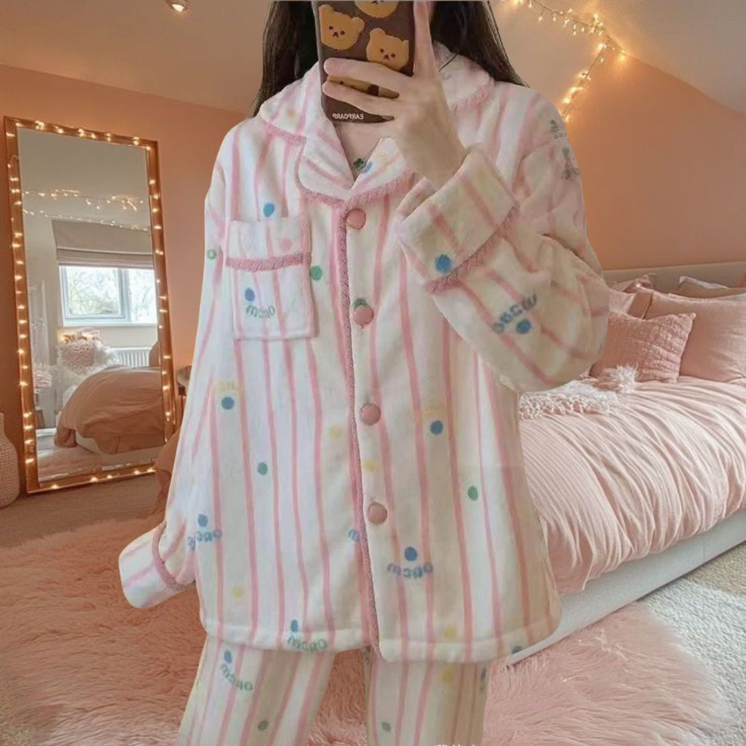 بيجامة شتوية فرو ناعم مبنمط النقاط والخطوط