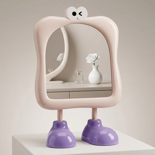 مرآة مكياج بتصميم شخصية كرتونية