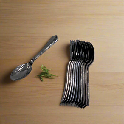 طقم ملاعق بلاستيك لون اسود (١٢ معلقة)