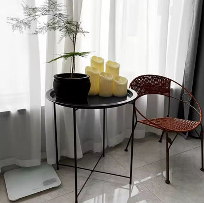 طاولة جانبية معدنية دائرية – تصميم مودرن باللون الأسود