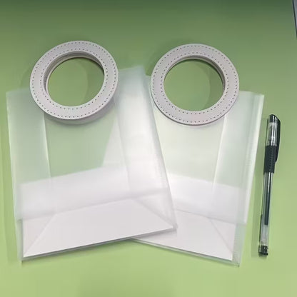 كيس هدايا بلاستيكي شفاف بمسكه جلد