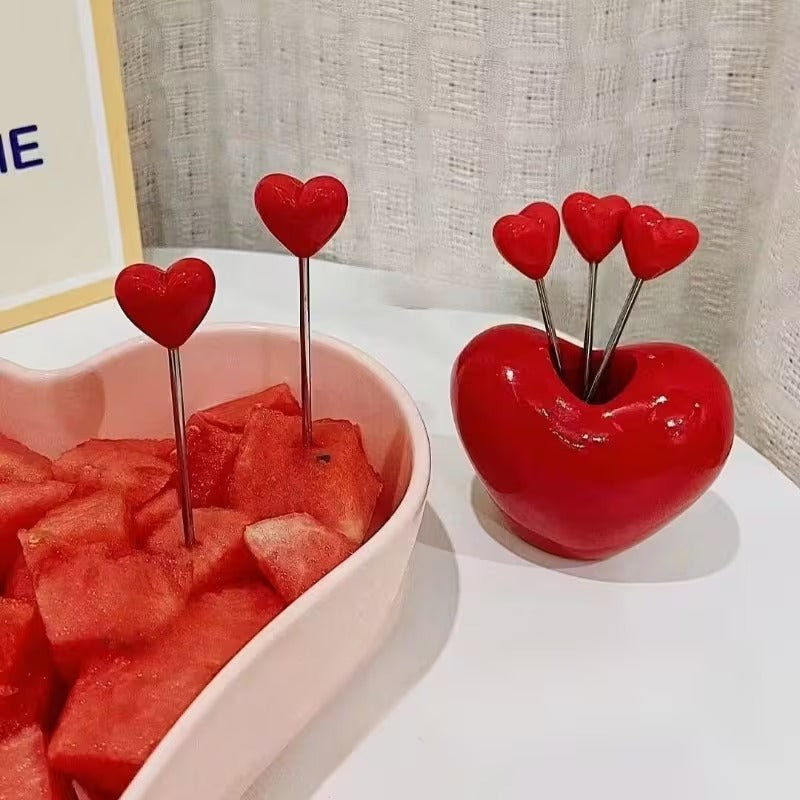 طقم شوك فواكه وحامل بلاستيكي شكل قلب 5شوك
