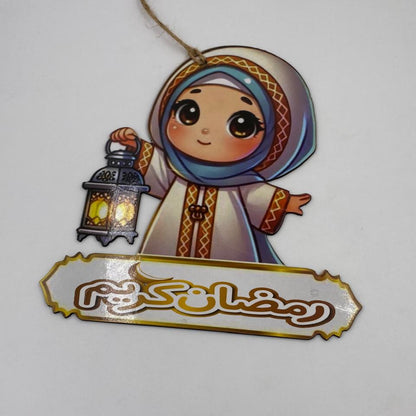 تعليقة رمضان خشبية قياس ٢٥ سم-  تصميم طفلة وفانوس