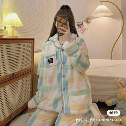 بيجامة شتوية فرو ناعم بنمط الكاروهات الباستيلية