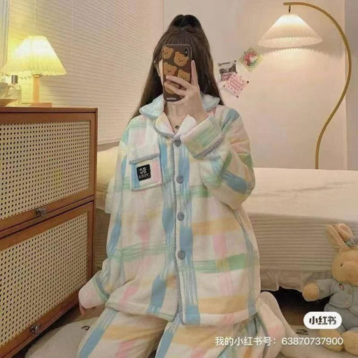 بيجامة شتوية فرو ناعم بنمط الكاروهات الباستيلية