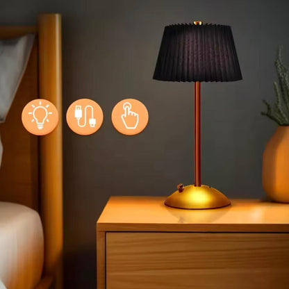 تيبل لامب قابل للشحن بتصميم "البلسيه" (Pleated) وميزة اللمس