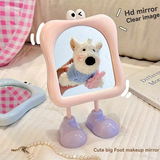 مرآة مكياج بتصميم شخصية كرتونية