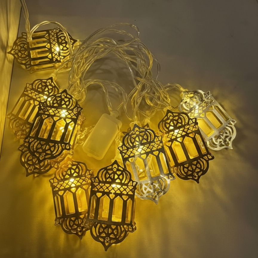 حبل زينة رمضان ذهبي (فوانيس وهلال ونجمة) – 2.5 متر