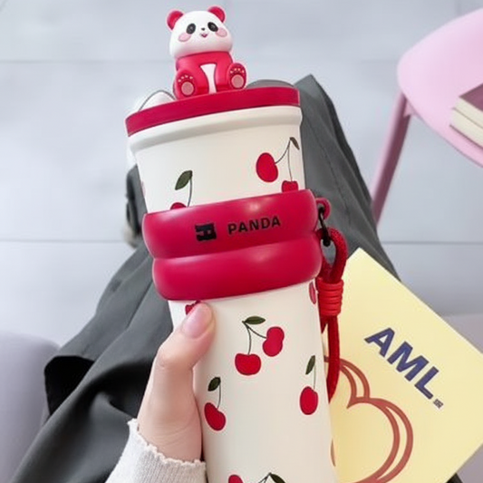 مطرة "هابي باندا" – كوب حراري بتصميم الكرز المبهج