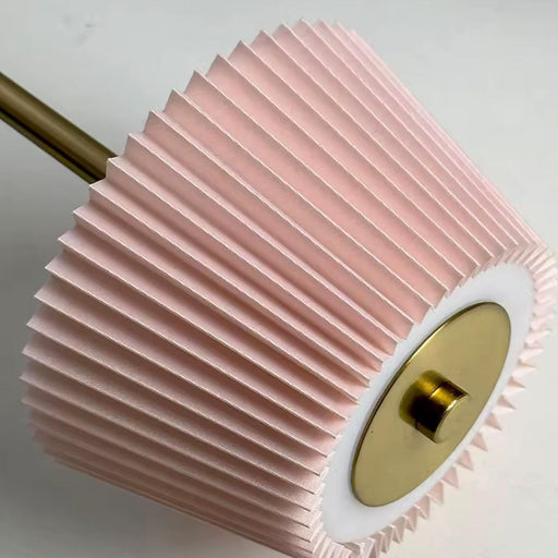 تيبل لامب قابل للشحن بتصميم "البلسيه" (Pleated) وميزة اللمس