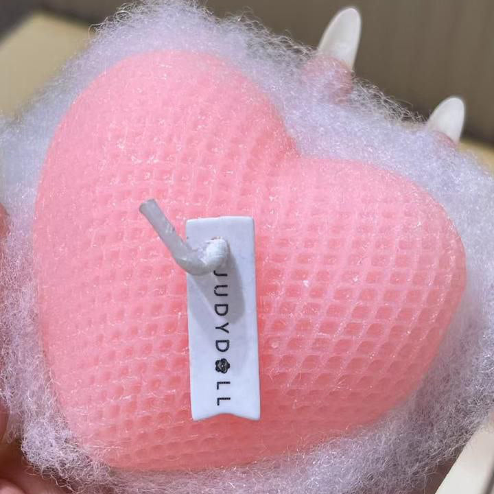 شمعة معطرة على شكل قلب