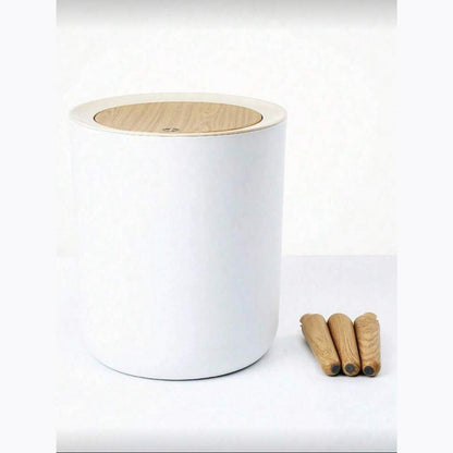 سلة نفايات عصرية بغطاء يعمل بالضغط وأرجل خشبية